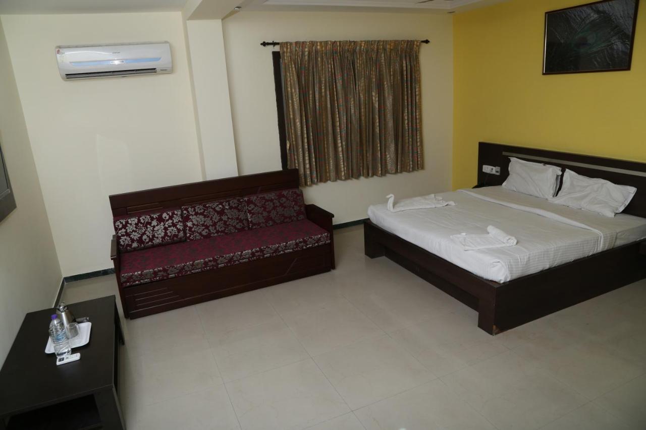 Landmaark Hotels Tiruppur Buitenkant foto