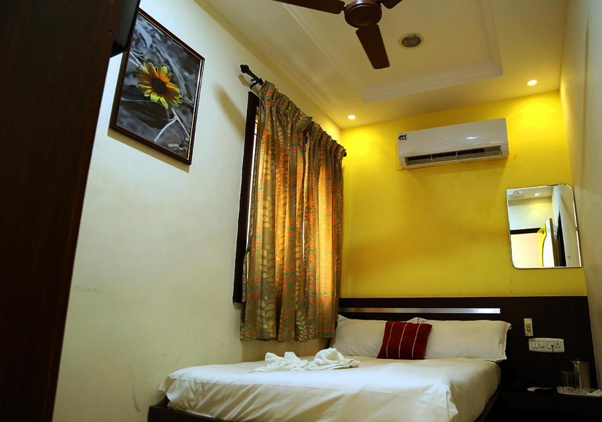 Landmaark Hotels Tiruppur Buitenkant foto